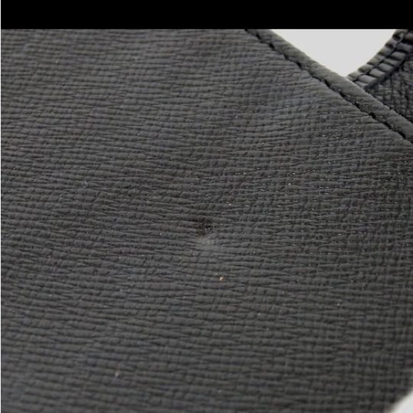 NWOT 1500$ LV EPI Black Clutch with Kiss lock - Picture 8 of 12